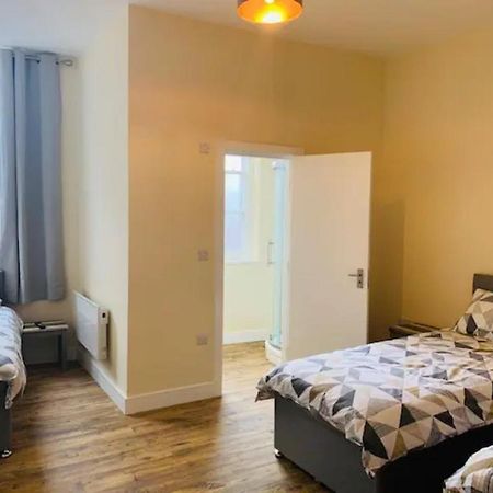 8 Fish Street, Budget City Centre Accomodation Лийдс Екстериор снимка