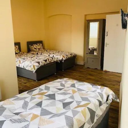 8 Fish Street, Budget City Centre Accomodation Лийдс Екстериор снимка