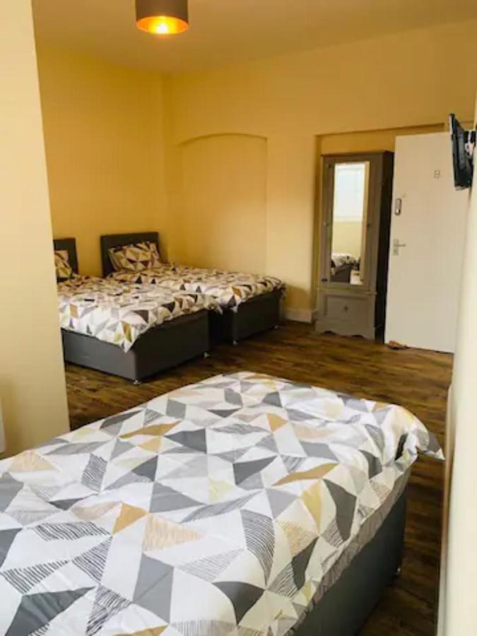 8 Fish Street, Budget City Centre Accomodation Лийдс Екстериор снимка