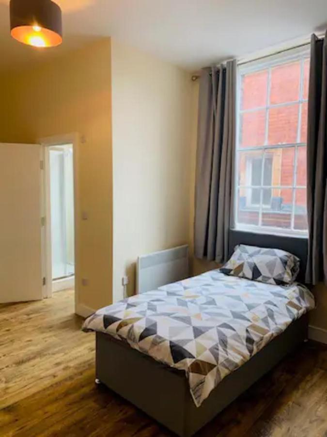 8 Fish Street, Budget City Centre Accomodation Лийдс Екстериор снимка